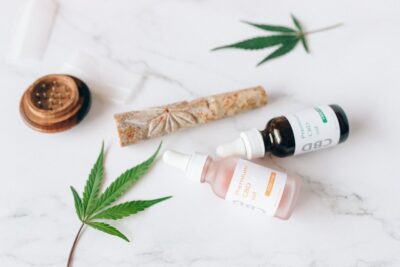 CBD au volant, traçabilité, vente aux mineurs : ce que prévoit la proposition de loi déposée au Sénat