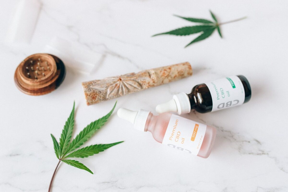 CBD au volant, traçabilité, vente aux mineurs : ce que prévoit la proposition de loi déposée au Sénat